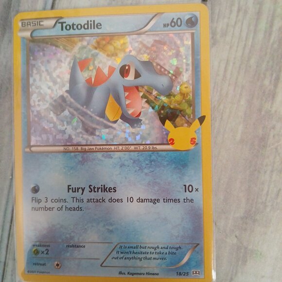Pokemon Card Totodile 25 anniversary holo - Picture 2 of 4